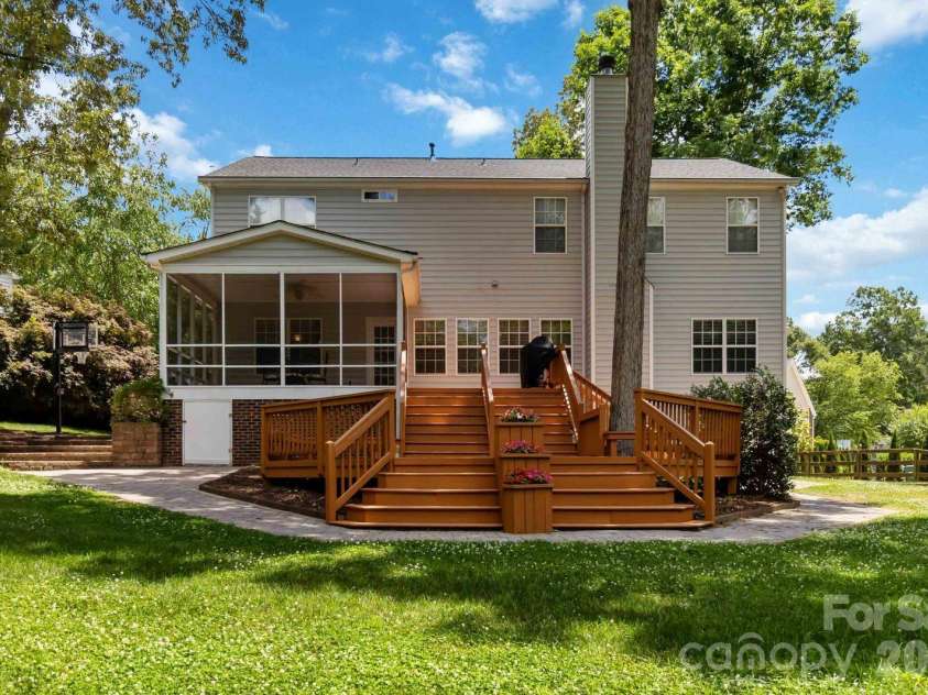 10606 Augustine Hill Lane, Charlotte, NC 28227.  MLS# CAR4394467, YatesRealty ID 31330. 