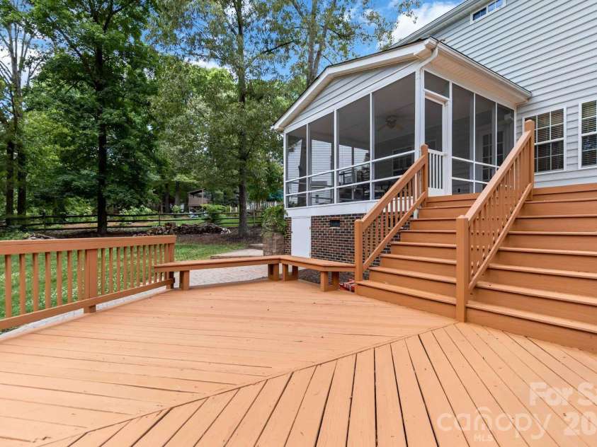 10606 Augustine Hill Lane, Charlotte, NC 28227.  MLS# CAR4394467, YatesRealty ID 31330. 