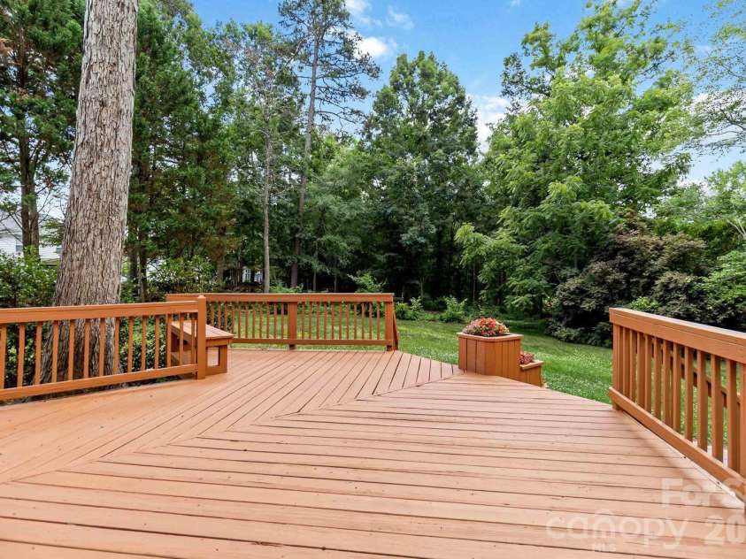 10606 Augustine Hill Lane, Charlotte, NC 28227.  MLS# CAR4394467, YatesRealty ID 31330. 