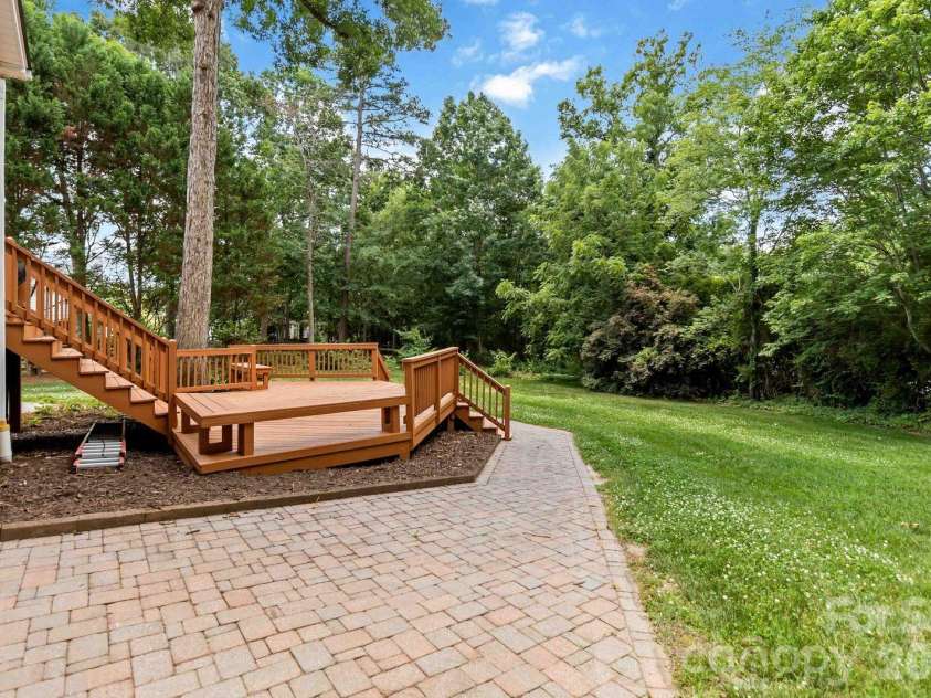 10606 Augustine Hill Lane, Charlotte, NC 28227.  MLS# CAR4394467, YatesRealty ID 31330. 