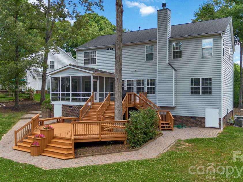 10606 Augustine Hill Lane, Charlotte, NC 28227.  MLS# CAR4394467, YatesRealty ID 31330. 