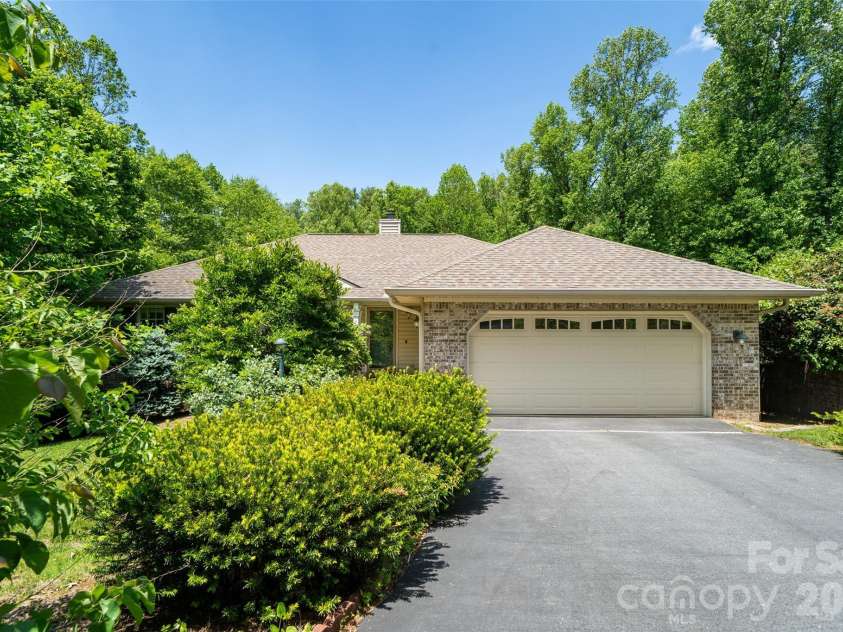 7 Firestone Court, Etowah, NC 28729.  MLS# CAR4383337, YatesRealty ID 31331. 