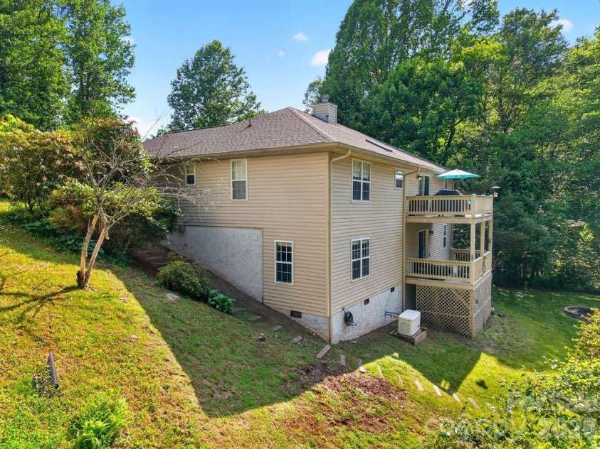 7 Firestone Court, Etowah, NC 28729.  MLS# CAR4383337, YatesRealty ID 31331. 