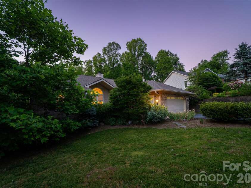 7 Firestone Court, Etowah, NC 28729.  MLS# CAR4383337, YatesRealty ID 31331. 