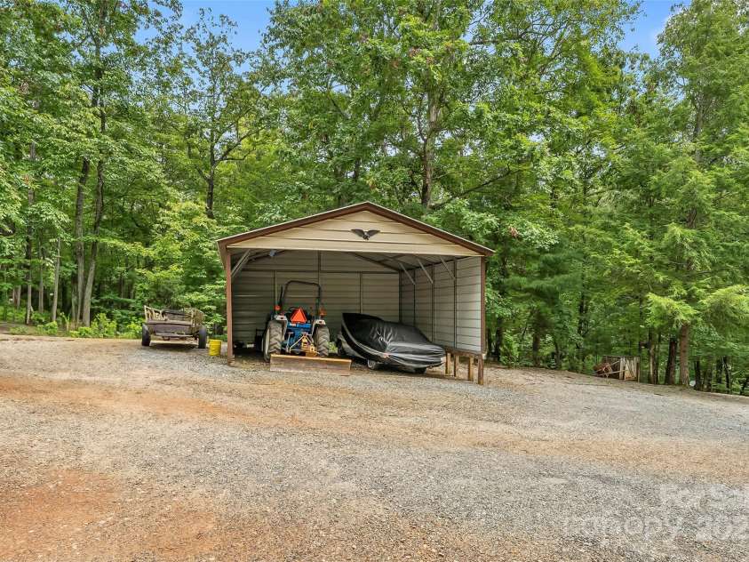 653 Lakeview Drive, Marion, NC 28752.  MLS# CAR4290647, YatesRealty ID 31332. 