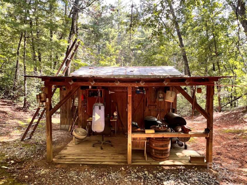 653 Lakeview Drive, Marion, NC 28752.  MLS# CAR4290647, YatesRealty ID 31332. 