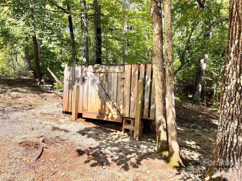 653 Lakeview Drive, Marion, NC 28752.  MLS# CAR4290647, YatesRealty ID 31332. 