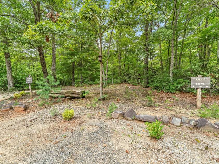 653 Lakeview Drive, Marion, NC 28752.  MLS# CAR4290647, YatesRealty ID 31332. 