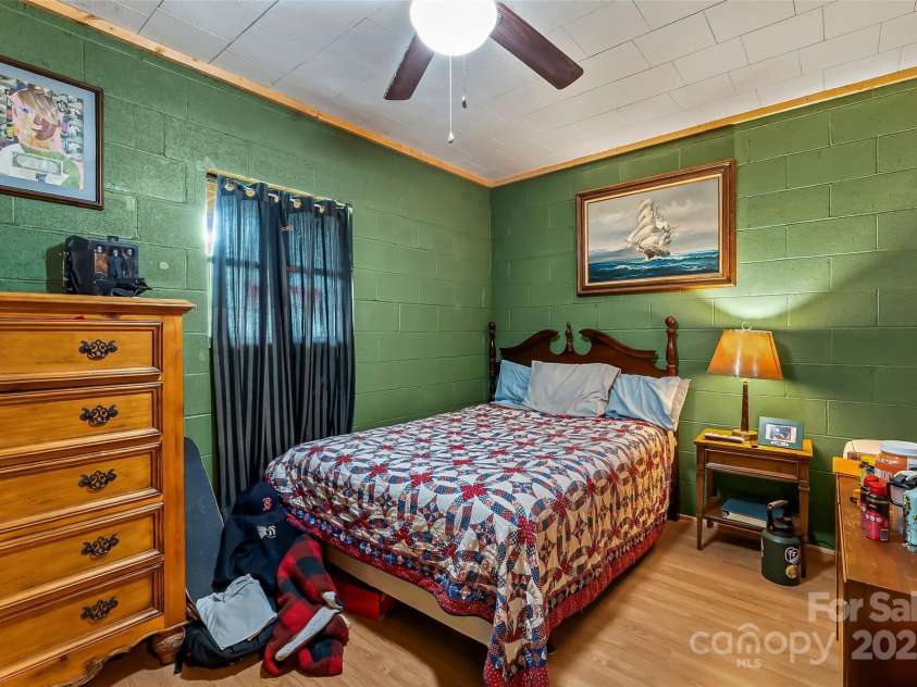 653 Lakeview Drive, Marion, NC 28752.  MLS# CAR4290647, YatesRealty ID 31332. Basement Bedroom