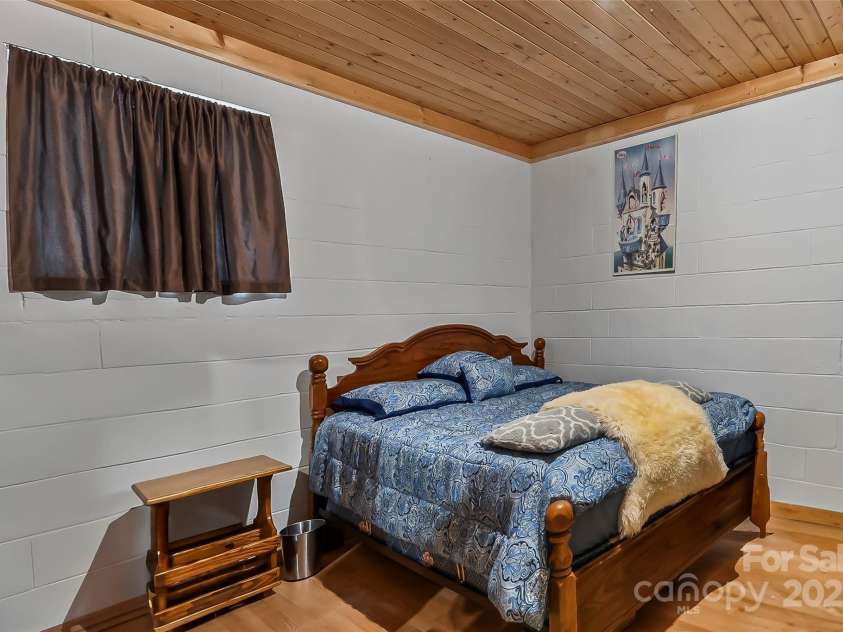 653 Lakeview Drive, Marion, NC 28752.  MLS# CAR4290647, YatesRealty ID 31332. Basement Bedroom