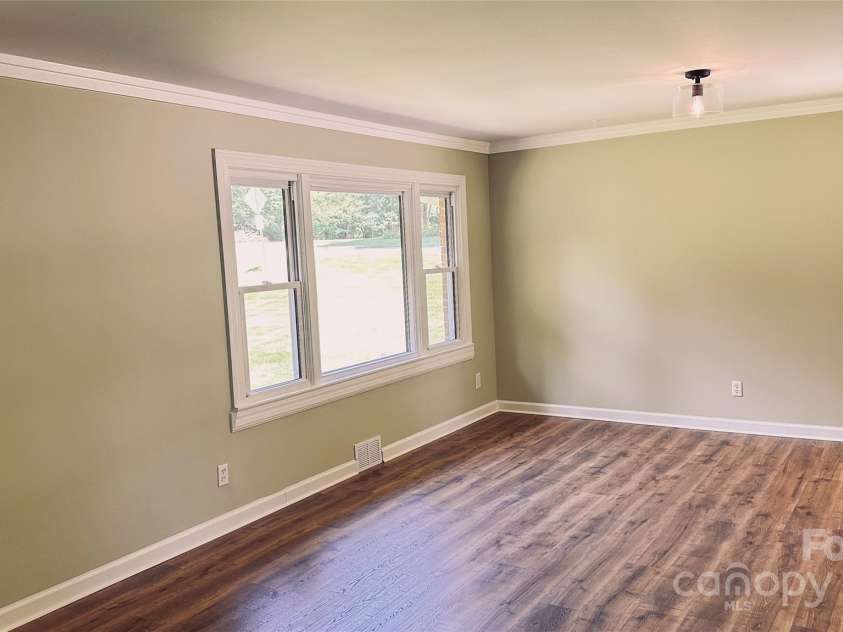 2680 Peachtree Road, Statesville, NC 28625.  MLS# CAR4290683, YatesRealty ID 31333. Bright and inviting living space with fresh paint, new floors and modern finishes throughout.