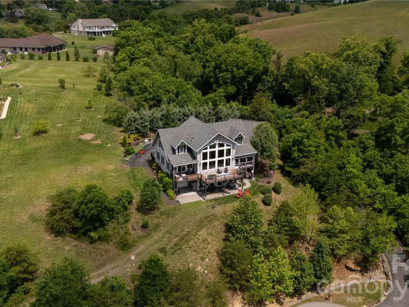 18 Adas Way, Weaverville, NC 28787.  MLS# CAR4385497, YatesRealty ID 31334. This home is ready for its next chapter 
