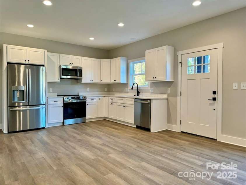 211 Seigle Street, Lowell, NC 28098.  MLS# CAR4290554, YatesRealty ID 31334. 