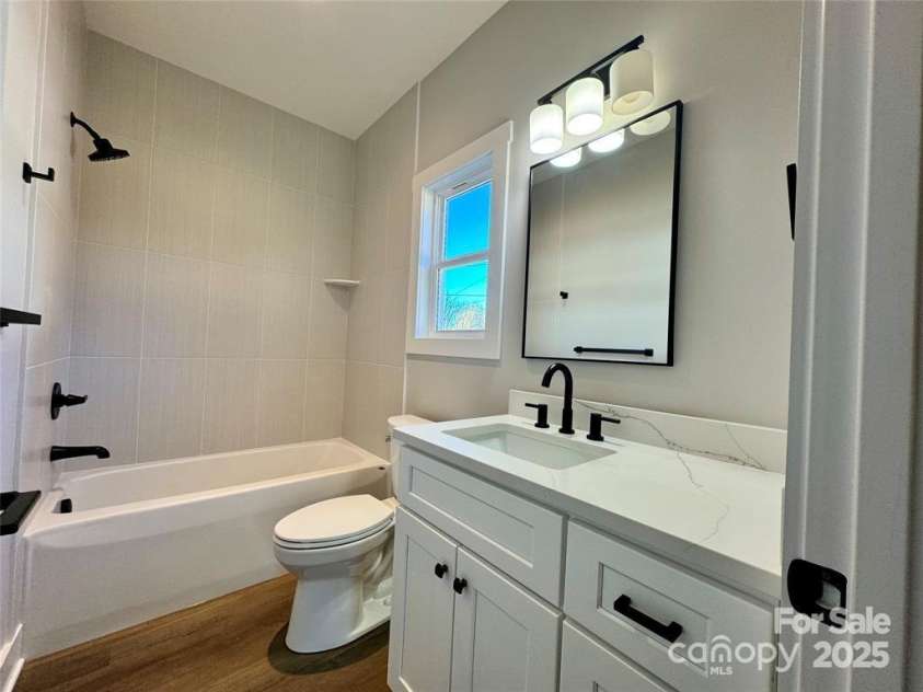 211 Seigle Street, Lowell, NC 28098.  MLS# CAR4290554, YatesRealty ID 31334. 