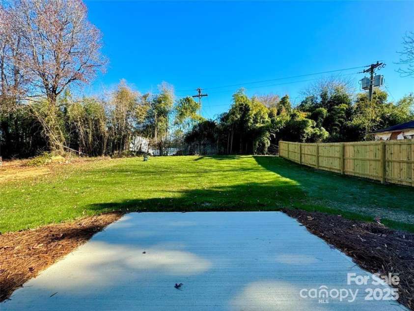 211 Seigle Street, Lowell, NC 28098.  MLS# CAR4290554, YatesRealty ID 31334. 