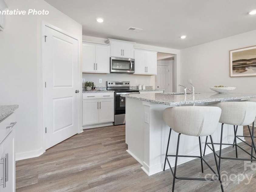 6705 Barcelona Way, Charlotte, NC 28214.  MLS# CAR4290712, YatesRealty ID 31336. 