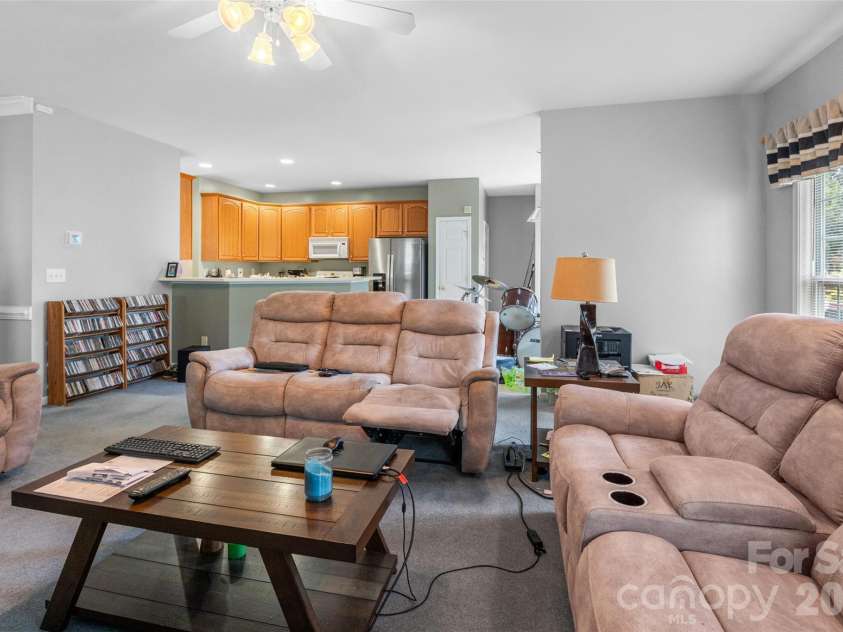 2725 Billings Park Drive, Charlotte, NC 28213.  MLS# CAR4392568, YatesRealty ID 31337. 