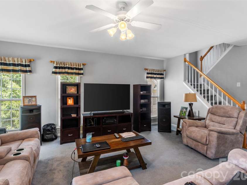 2725 Billings Park Drive, Charlotte, NC 28213.  MLS# CAR4392568, YatesRealty ID 31337. 