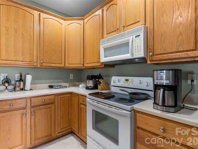 2725 Billings Park Drive, Charlotte, NC 28213.  MLS# CAR4392568, YatesRealty ID 31337. 