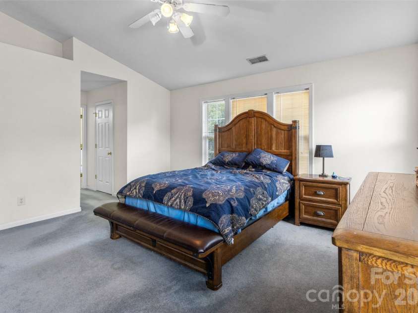 2725 Billings Park Drive, Charlotte, NC 28213.  MLS# CAR4392568, YatesRealty ID 31337. 