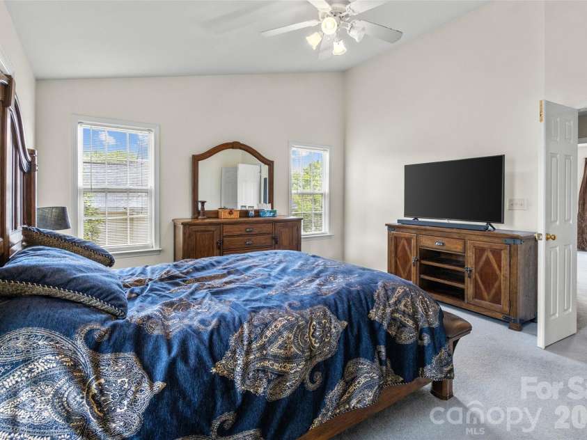 2725 Billings Park Drive, Charlotte, NC 28213.  MLS# CAR4392568, YatesRealty ID 31337. 