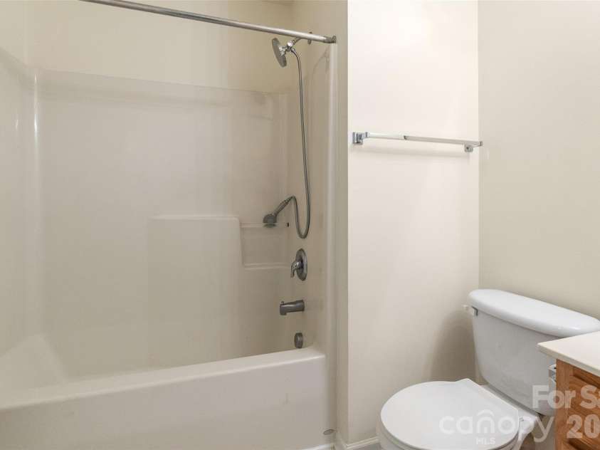 2725 Billings Park Drive, Charlotte, NC 28213.  MLS# CAR4392568, YatesRealty ID 31337. 