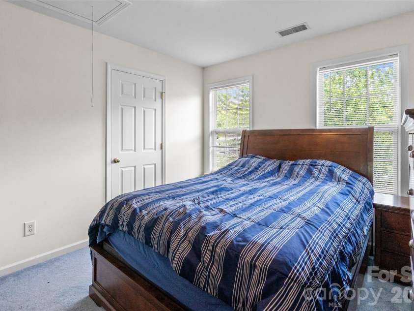 2725 Billings Park Drive, Charlotte, NC 28213.  MLS# CAR4392568, YatesRealty ID 31337. 
