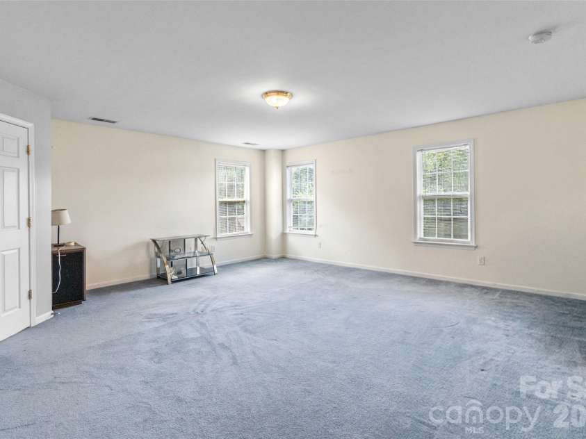 2725 Billings Park Drive, Charlotte, NC 28213.  MLS# CAR4392568, YatesRealty ID 31337. 