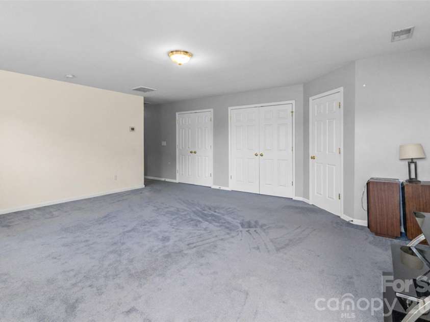 2725 Billings Park Drive, Charlotte, NC 28213.  MLS# CAR4392568, YatesRealty ID 31337. 