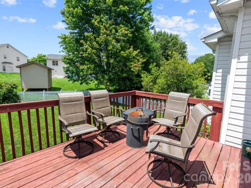 2725 Billings Park Drive, Charlotte, NC 28213.  MLS# CAR4392568, YatesRealty ID 31337. 