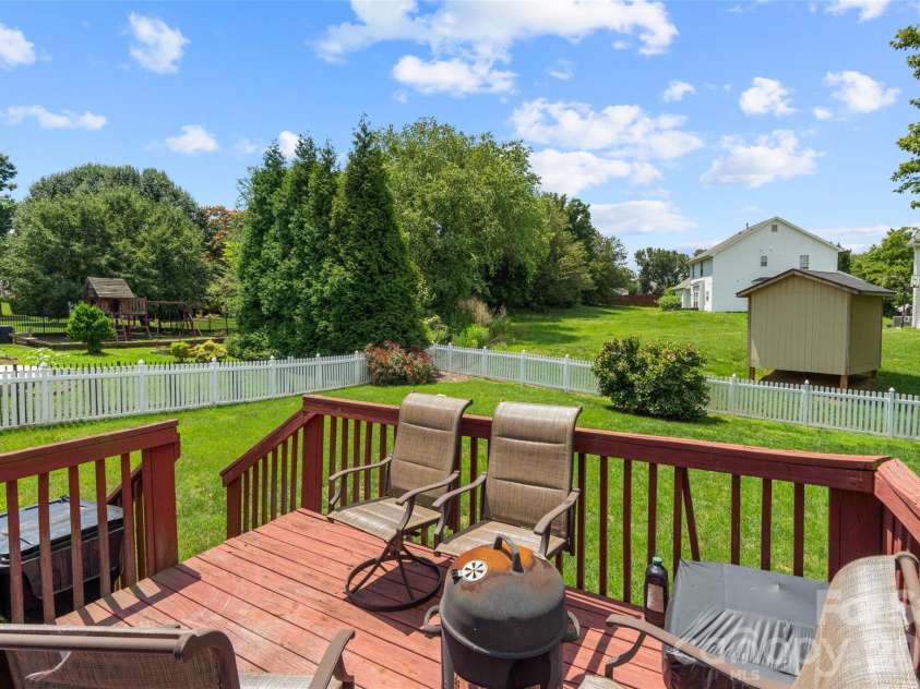 2725 Billings Park Drive, Charlotte, NC 28213.  MLS# CAR4392568, YatesRealty ID 31337. 