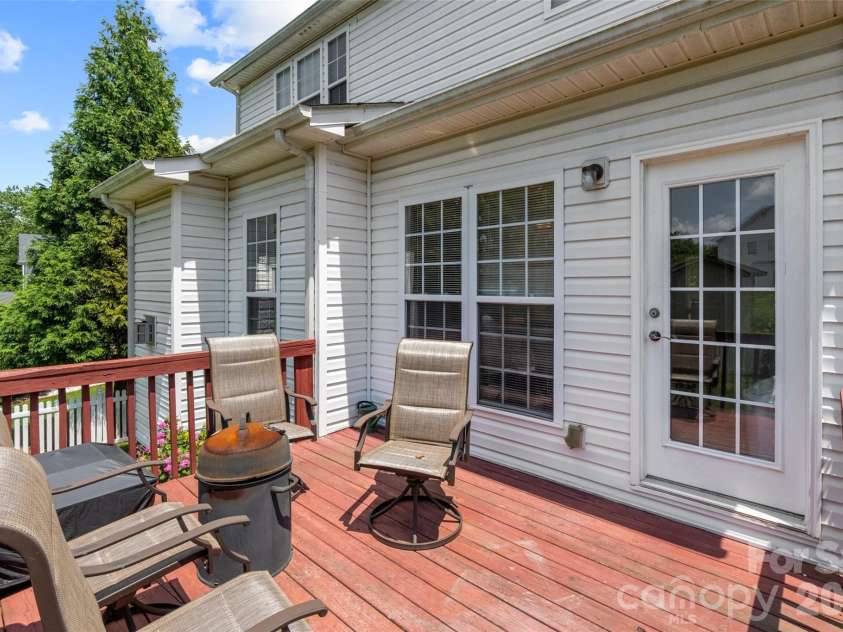 2725 Billings Park Drive, Charlotte, NC 28213.  MLS# CAR4392568, YatesRealty ID 31337. 