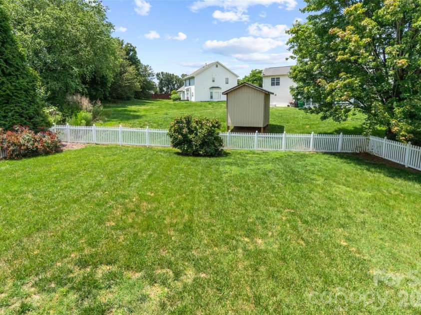 2725 Billings Park Drive, Charlotte, NC 28213.  MLS# CAR4392568, YatesRealty ID 31337. 