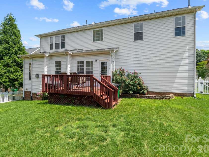 2725 Billings Park Drive, Charlotte, NC 28213.  MLS# CAR4392568, YatesRealty ID 31337. 