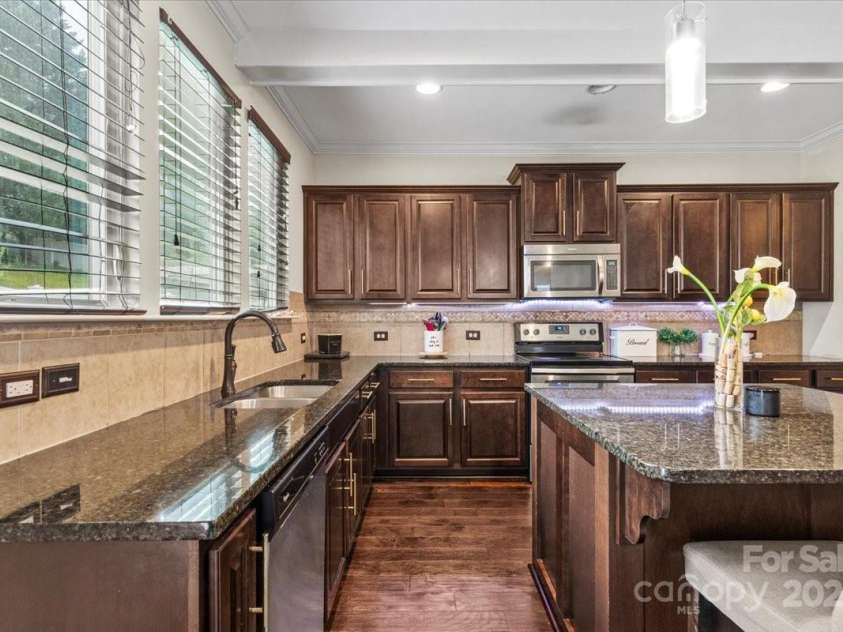 4246 Wedge Drive, Pfafftown, NC 27040.  MLS# CAR4290610, YatesRealty ID 31337. 