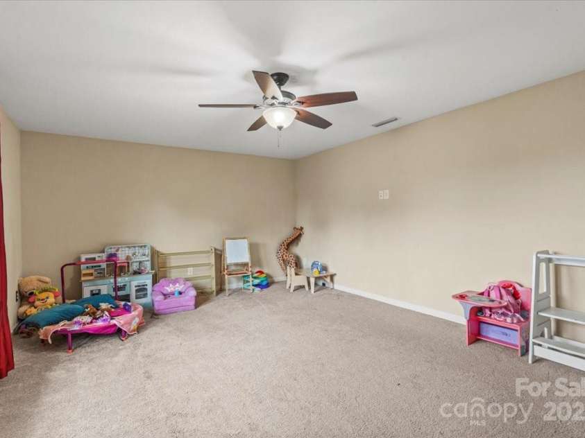 4246 Wedge Drive, Pfafftown, NC 27040.  MLS# CAR4290610, YatesRealty ID 31337. 