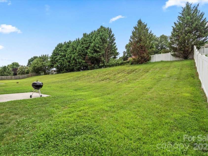 4246 Wedge Drive, Pfafftown, NC 27040.  MLS# CAR4290610, YatesRealty ID 31337. 