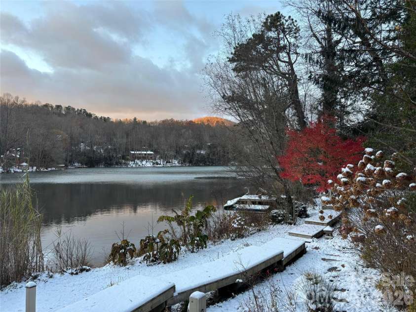 11 Echo Lake Drive, Fairview, NC 28730.  MLS# CAR4387481, YatesRealty ID 31338. 