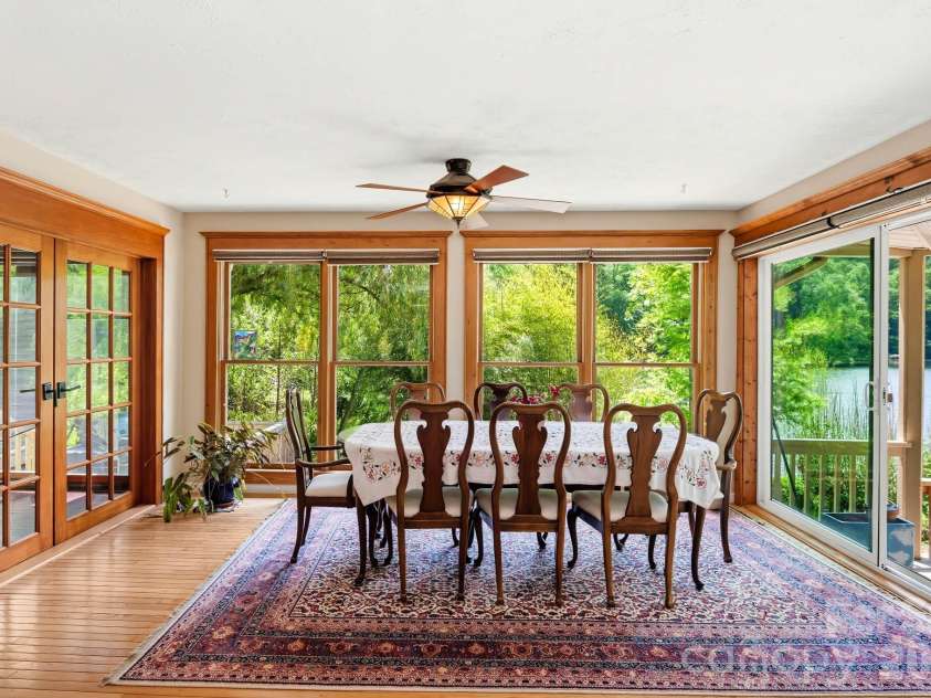 11 Echo Lake Drive, Fairview, NC 28730.  MLS# CAR4387481, YatesRealty ID 31338. Bright Dining Area