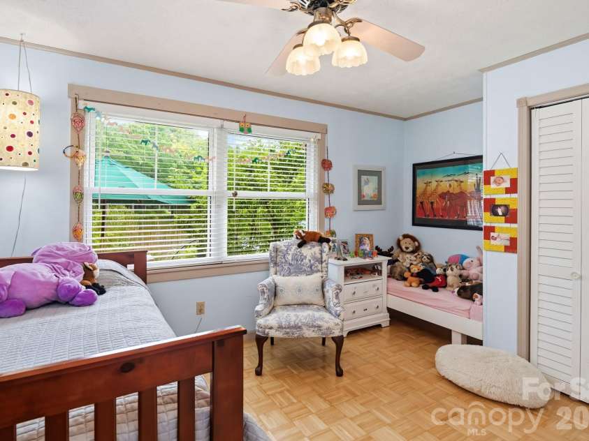 11 Echo Lake Drive, Fairview, NC 28730.  MLS# CAR4387481, YatesRealty ID 31338. Durable Parkay Floors