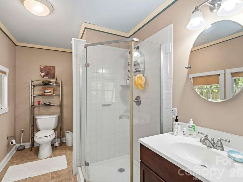 11 Echo Lake Drive, Fairview, NC 28730.  MLS# CAR4387481, YatesRealty ID 31338. Tiled, Walk-In Shower