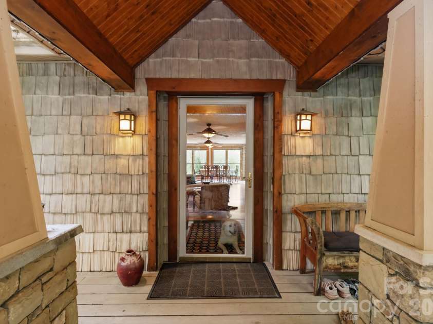 11 Echo Lake Drive, Fairview, NC 28730.  MLS# CAR4387481, YatesRealty ID 31338. Warm Entry Under Vaulted Ceiling