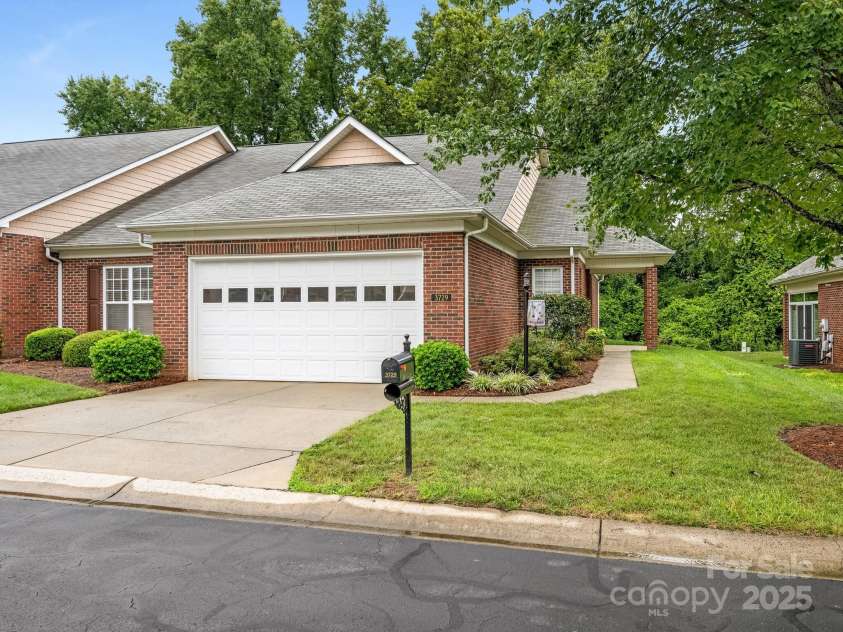 3729 Oak View Court, Matthews, NC 28105.  MLS# CAR4289606, YatesRealty ID 31339. 