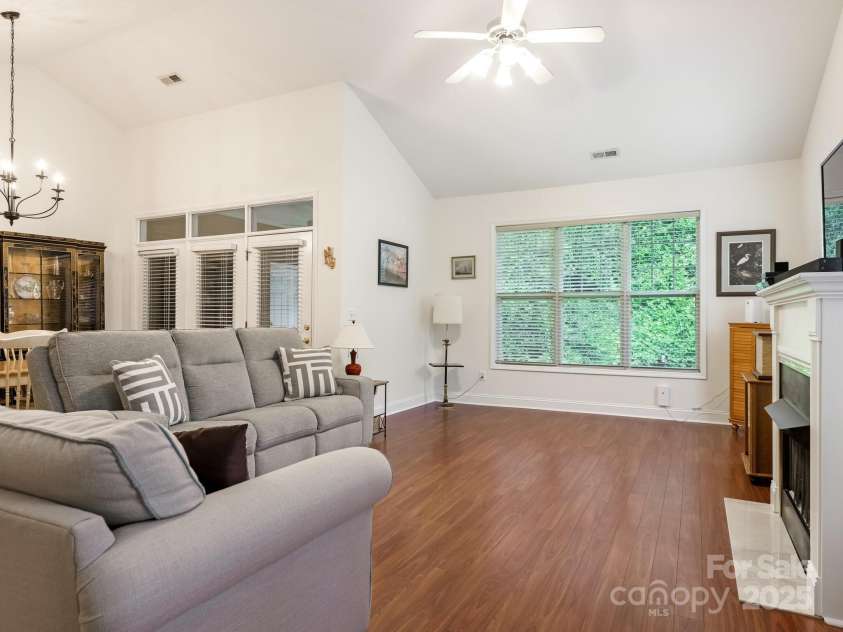 3729 Oak View Court, Matthews, NC 28105.  MLS# CAR4289606, YatesRealty ID 31339. 