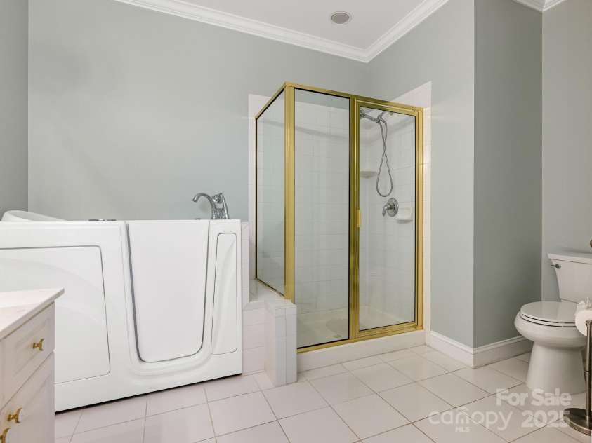 3729 Oak View Court, Matthews, NC 28105.  MLS# CAR4289606, YatesRealty ID 31339. 