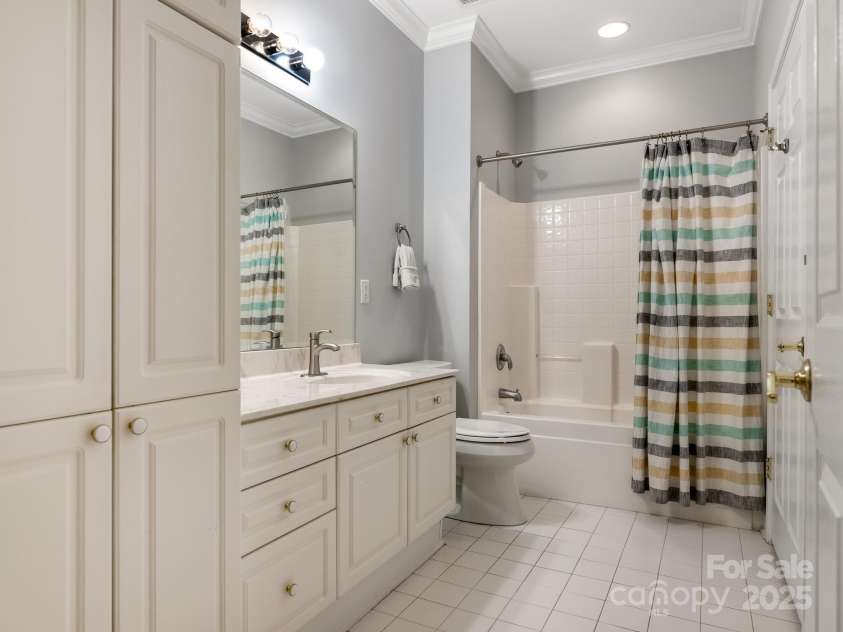 3729 Oak View Court, Matthews, NC 28105.  MLS# CAR4289606, YatesRealty ID 31339. 