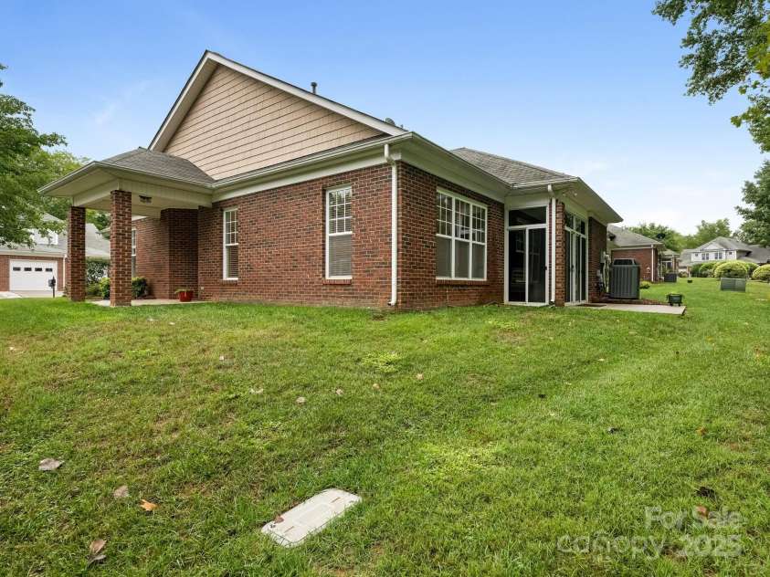 3729 Oak View Court, Matthews, NC 28105.  MLS# CAR4289606, YatesRealty ID 31339. 