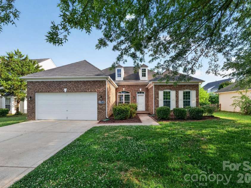 11518 Planters Estates Drive, Charlotte, NC 28278.  MLS# CAR4392668, YatesRealty ID 31340. 