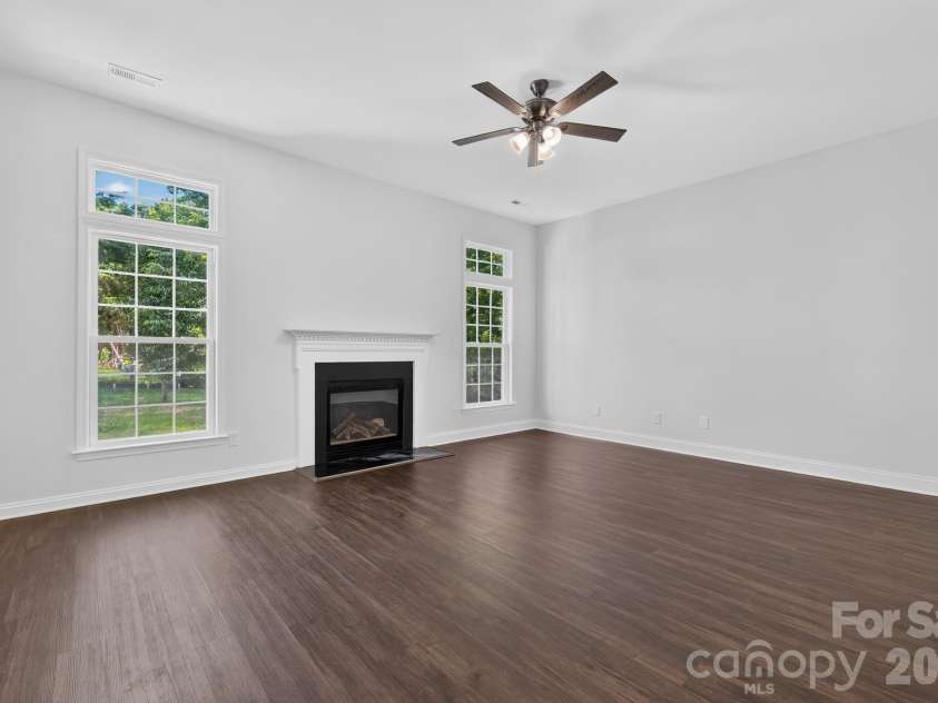 11518 Planters Estates Drive, Charlotte, NC 28278.  MLS# CAR4392668, YatesRealty ID 31340. 