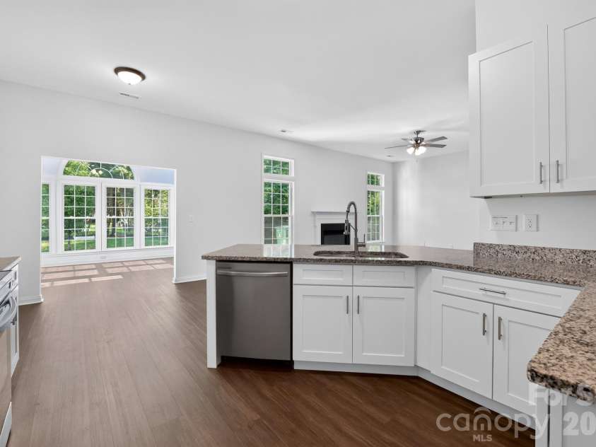 11518 Planters Estates Drive, Charlotte, NC 28278.  MLS# CAR4392668, YatesRealty ID 31340. 